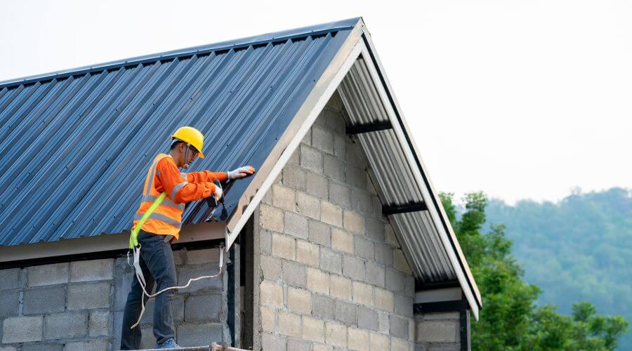 Professional gutter cleaning in Hartsfield, GA